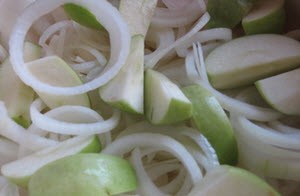 Салат из яблок с растительным маслом