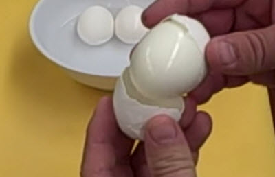Как за 5 секунд очистить яйцо