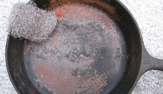 The most effective ways to clean the pan from soot