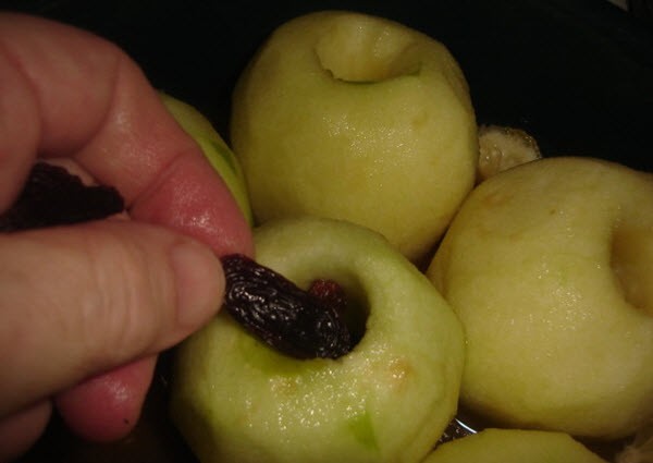 Pommes farcies aux raisins secs.