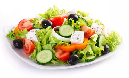 Two recipes for low calorie salad with olives