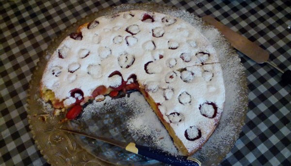 Pie “Snow Strawberry”