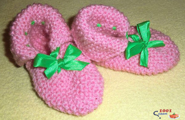 Baby booties: personal experience in knitting clothes