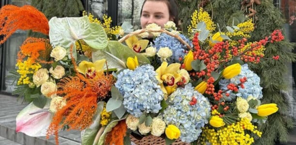 Why is it worth ordering a bouquet of flowers as a gift?
